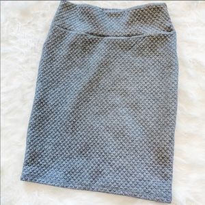 NWOT LulaRoe Cassie, grey quilted material, size M